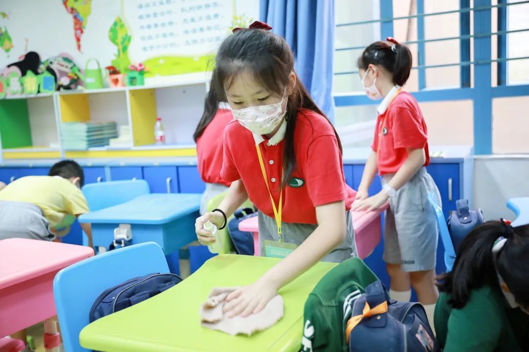 快乐劳动 播种美好人生 Happy labouring for a happy life