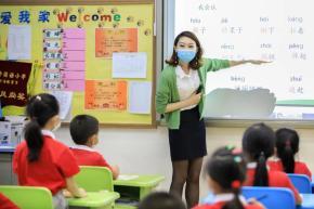 师徒结对促成长 打磨功底展风采——“春茧计划”汇报课活动