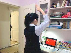 不一样的升旗仪式 一样的拳拳爱国心