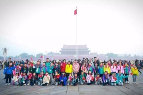 深港友谊中华情 姊妹携手游北京