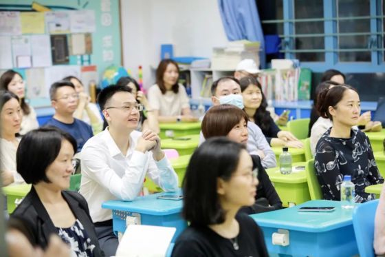 携手共育 共筑未来 Parent-teacher conferences