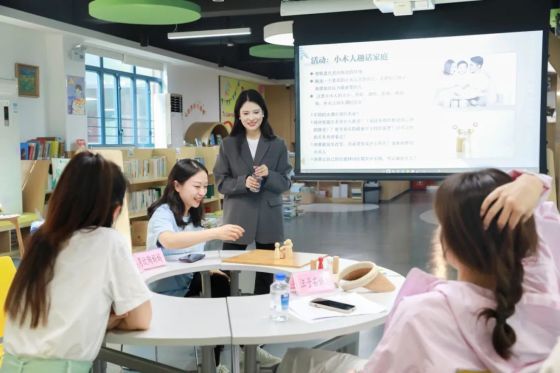 “轻松养育”家长工作坊丨衔接有度，共育花开 Parent workshop