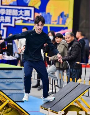 校友喜讯丨哇，跑酷冠军来了！