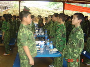 体验军旅生活 塑造健康自我